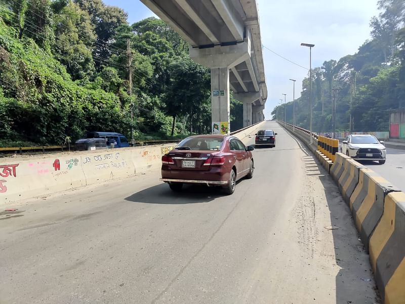 আনুষ্ঠানিক উদ্বোধনের সাড়ে ৯ মাস পর পরীক্ষামূলকভাবে গাড়ি চলাচল শুরু হয়েছে চট্টগ্রাম নগরের প্রথম এলিভেটেড এক্সপ্রেসওয়েতে। এক্সপ্রেসওয়ের টাইগার পাস প্রান্তে